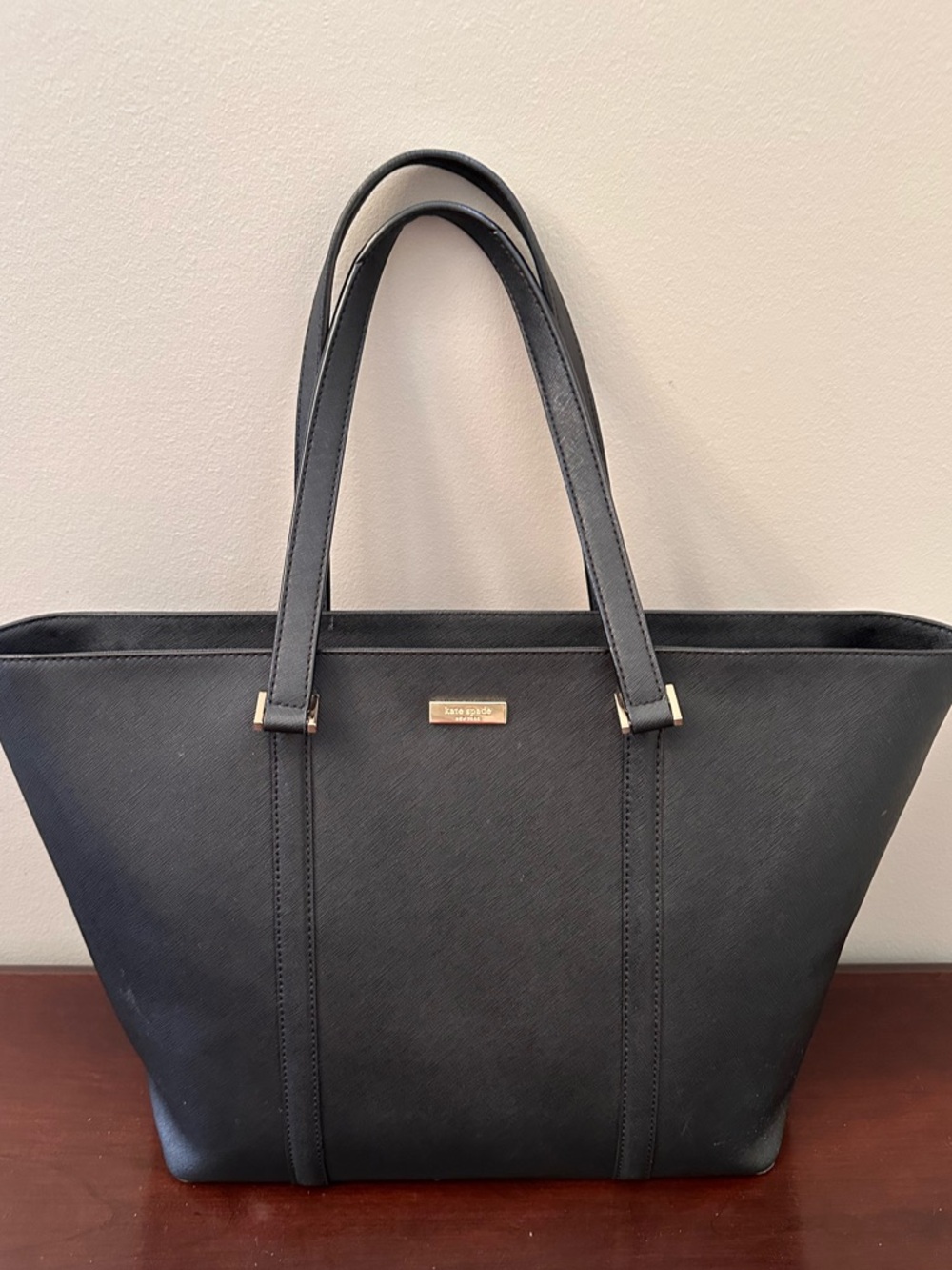 Kate Spade Newbury Lane Dally black zip close gold hardware very good condition - Picture 3 of 17